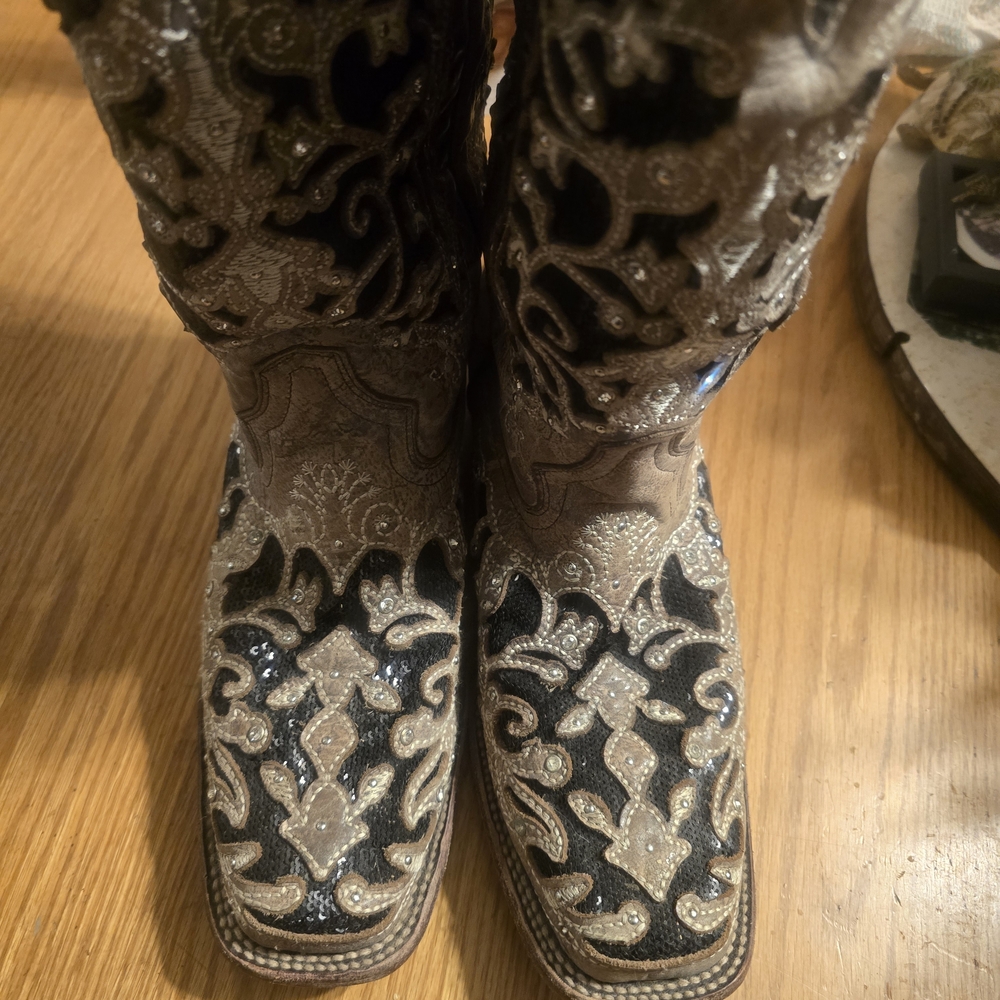 Women's Black and Silver Western Boots - Picture 2 of 11